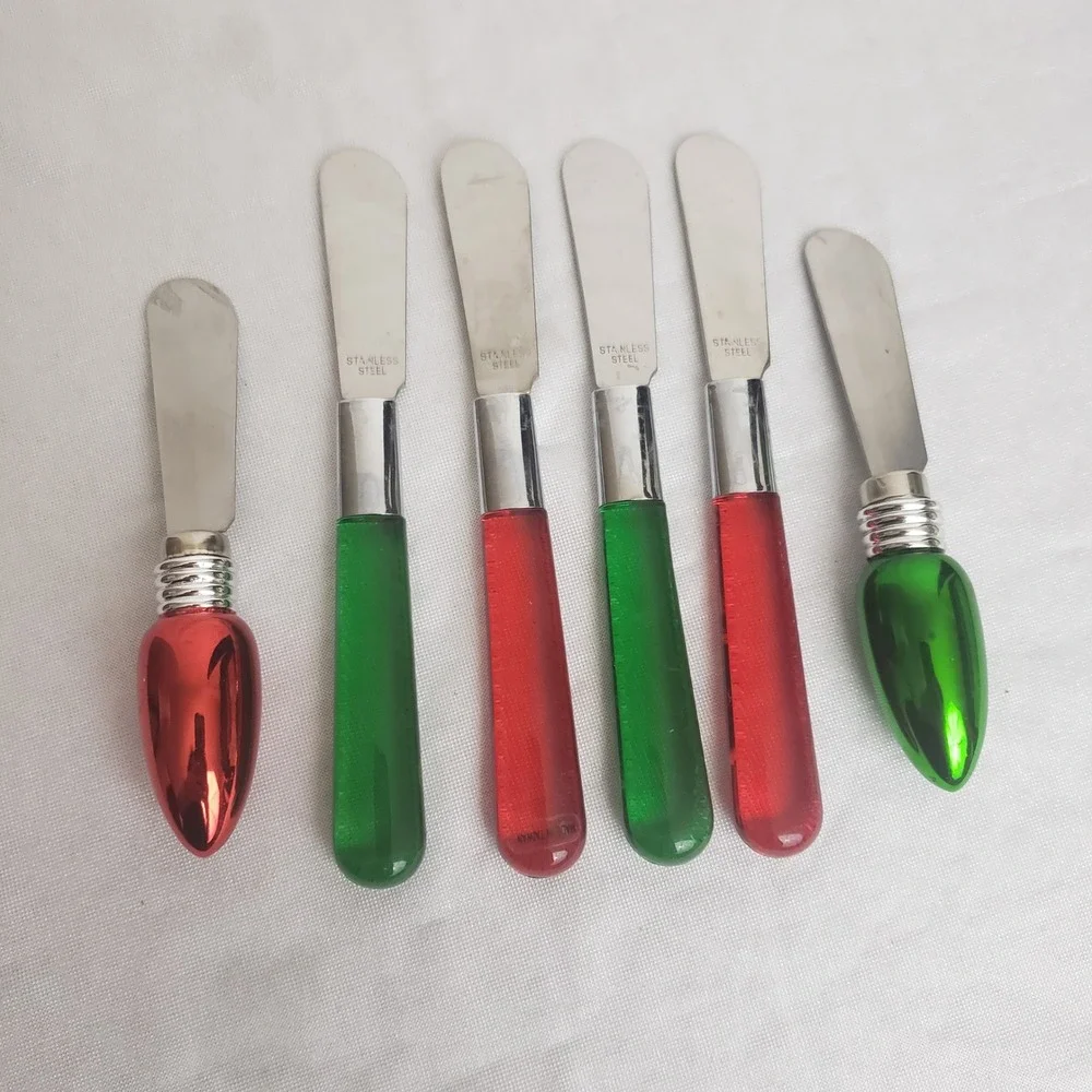 Set of 6 Christmas Holiday Spreaders Butter Knives- 4 Sur La Table, 2 Light bulb
